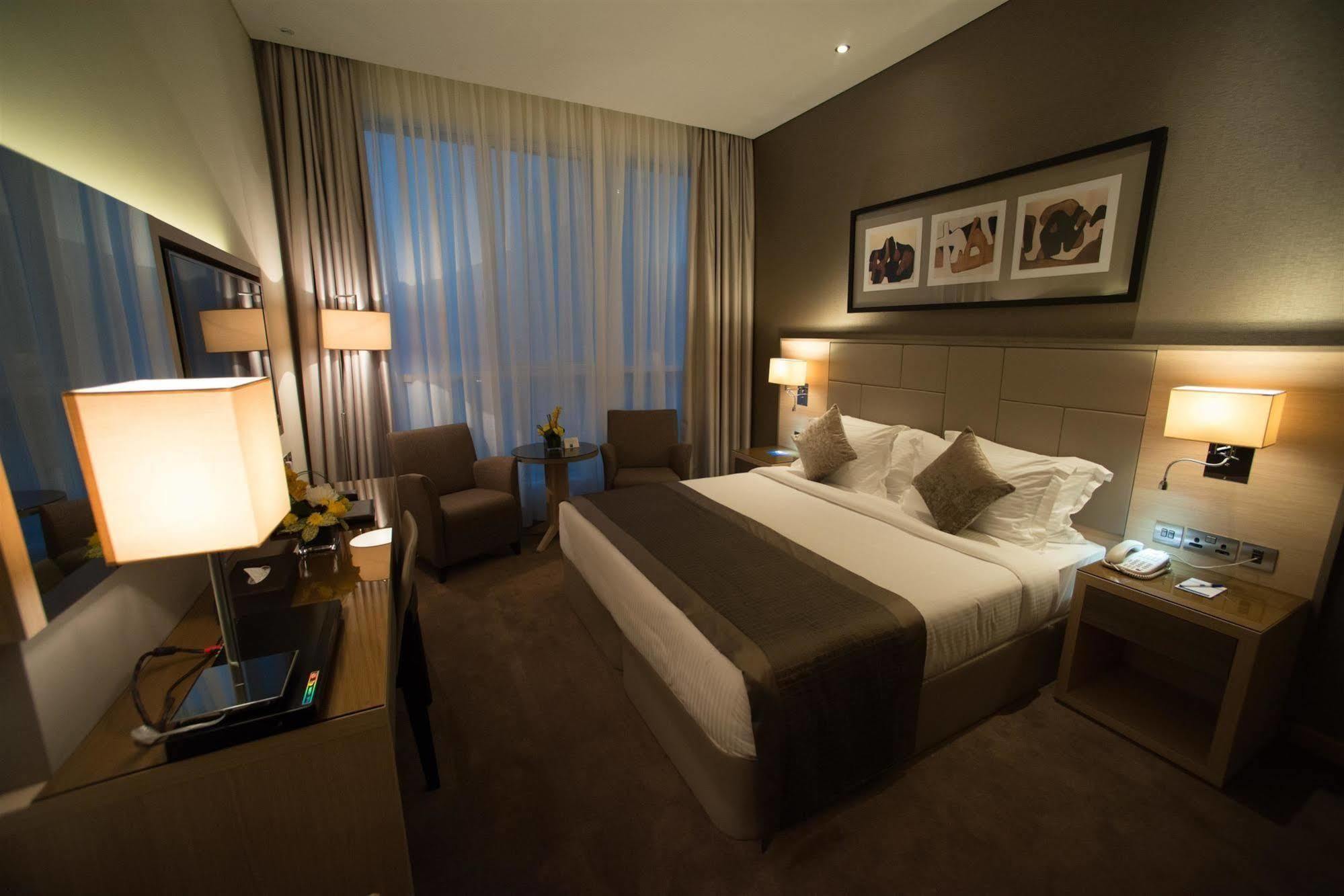 Tryp By Wyndham Abu Dhabi City Center Exterior photo
