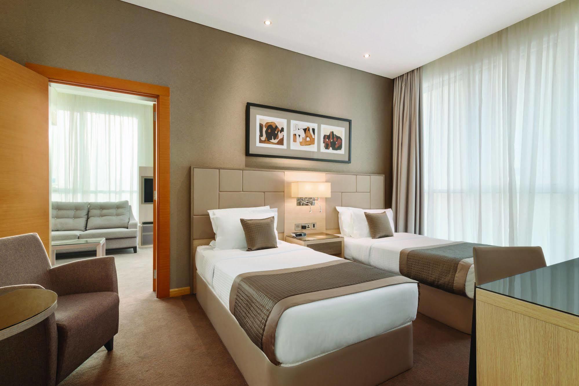 Tryp By Wyndham Abu Dhabi City Center Exterior photo