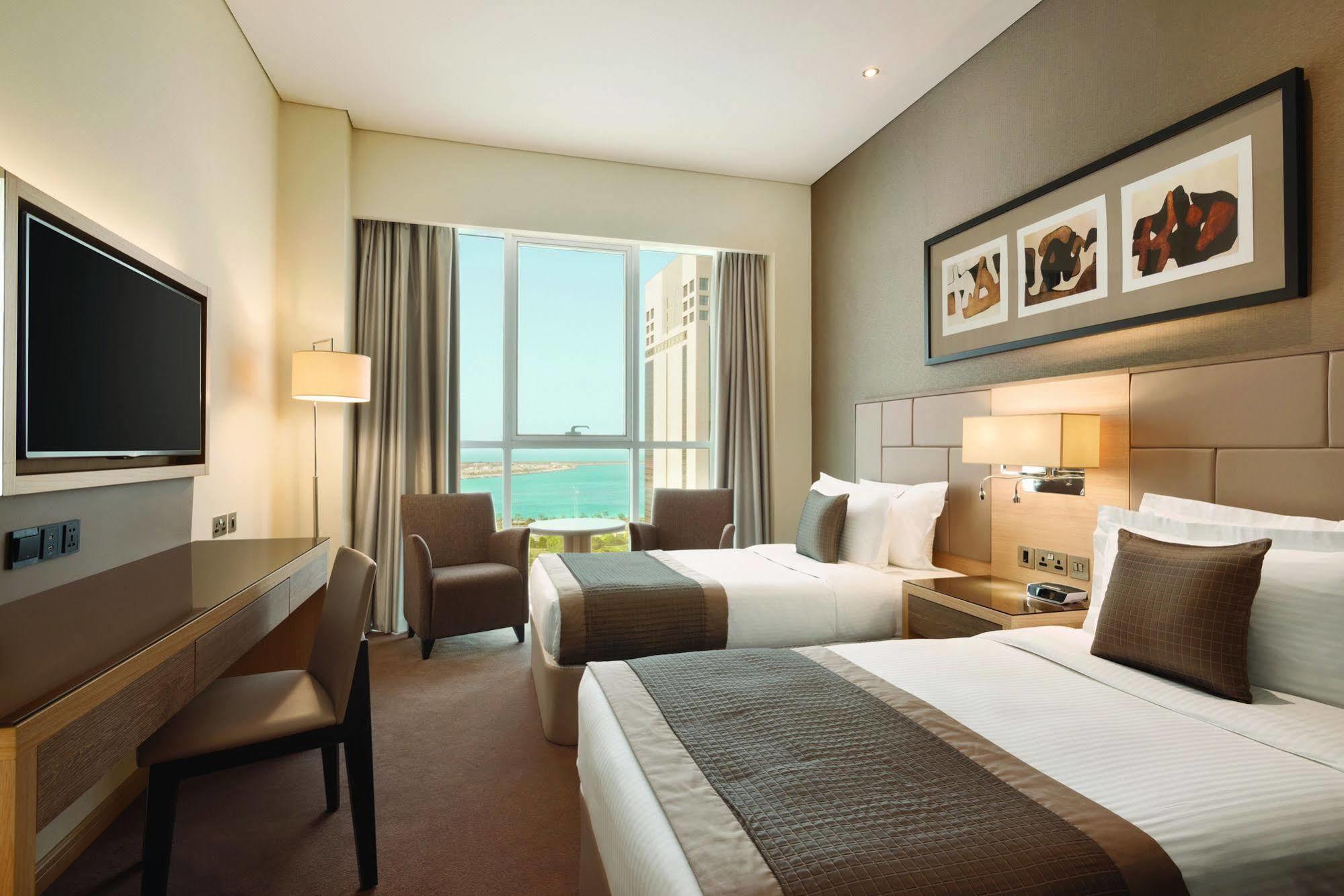 Tryp By Wyndham Abu Dhabi City Center Exterior photo